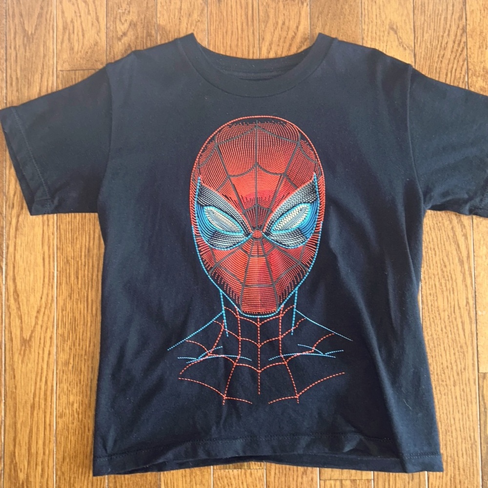Spider-Man 🕷️ T shirt size XS (6-7)